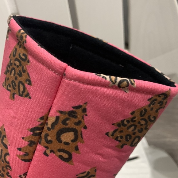 Leopard Christmas tree cup cozy - Picture 2 of 2